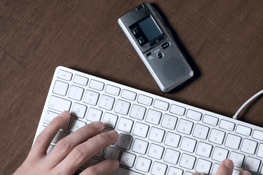 Sbobinare un file audio è un'attività che coinvolge la trascrizione di una registrazione audio in un testo scritto. Questo processo è utilizzato in diversi settori, dalla giornalistica alla ricerca, dall'ambito accademico a quello aziendale, fino ai servi 5 modi per sbobinare un file audio