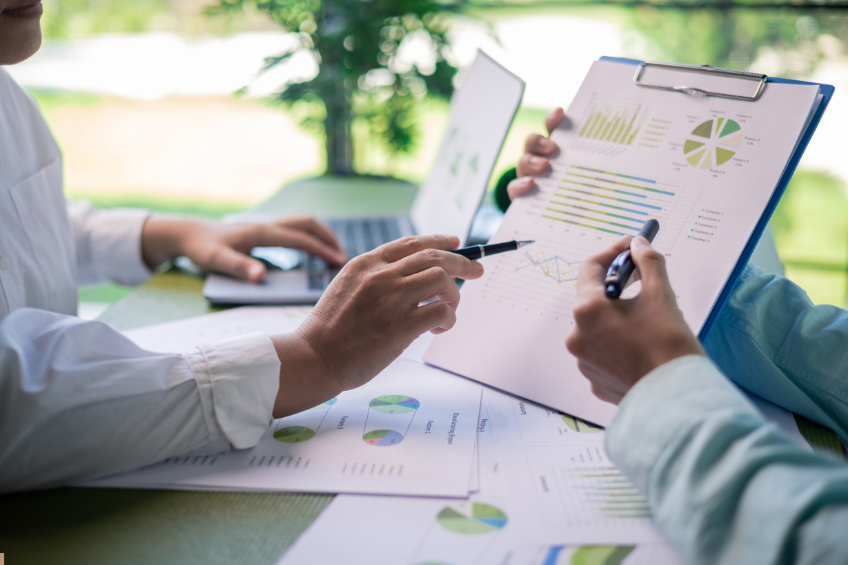 Il bilancio di sostenibilità (o report ESG) è molto più di un documento informativo: è un potente strumento di comunicazione verso investitori, stakeholder, clienti e istituzioni, in Italia e all’estero. Sempre più aziende scelgono di tradurre i loro repo traduzione di bilanci di sostenibilita come garantire precisione compliance e reputazione internazionale